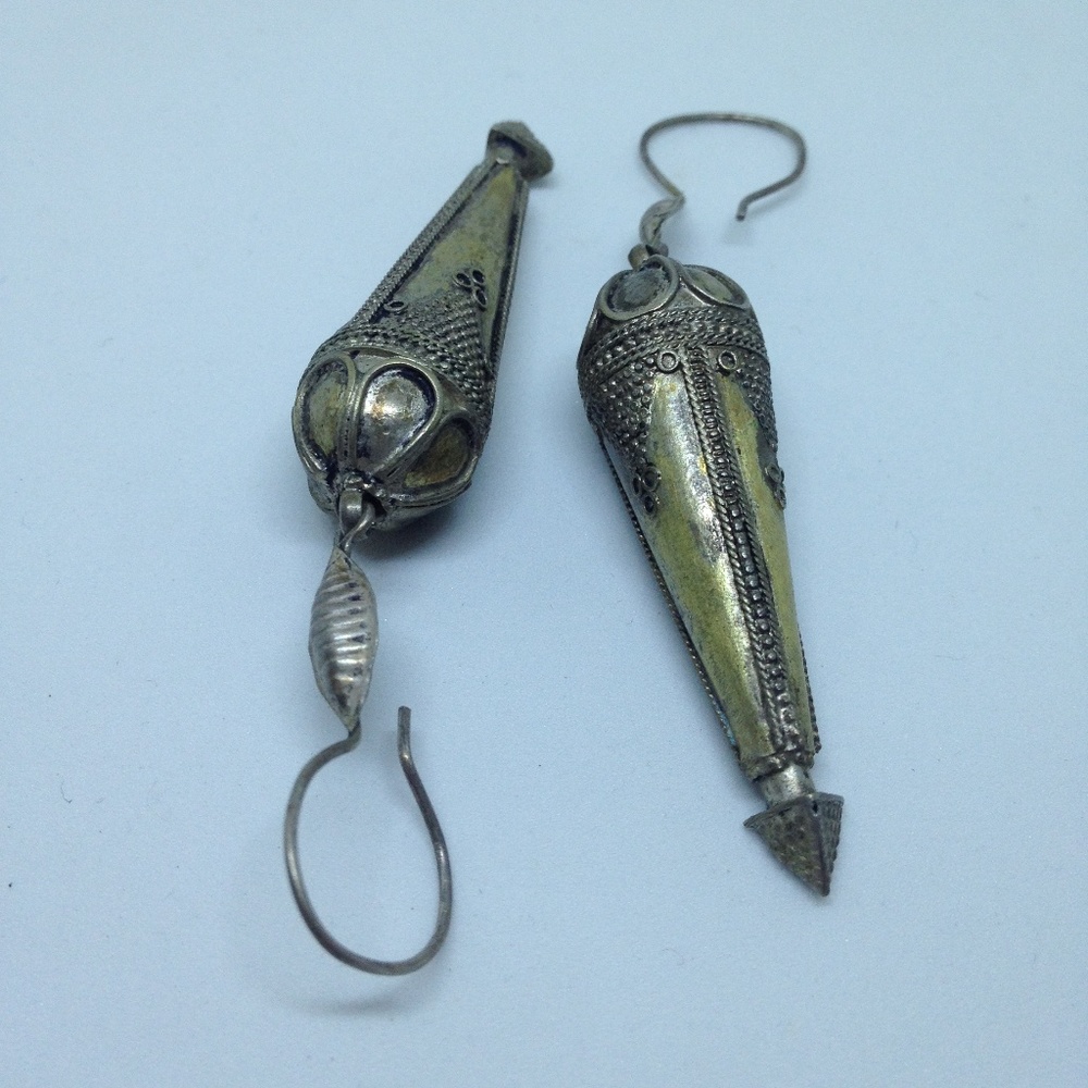 vintage silver tone alloy earrings - Picture 5 of 6
